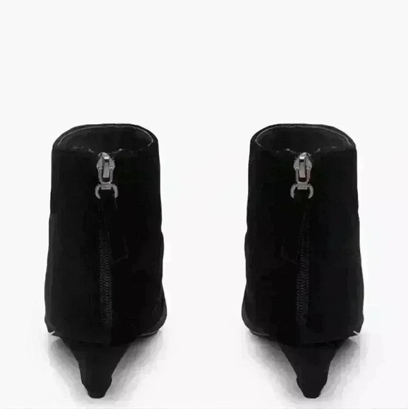 Boohoo Josie Pointed Toe Black Velvet Low Ankle Boot Sz 7 UK, 9 US - Picture 3 of 4